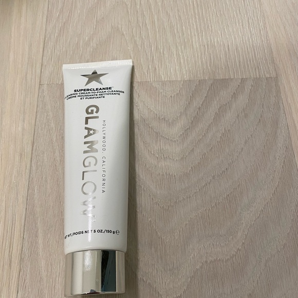 Glam glow cleanser - Picture 2 of 4